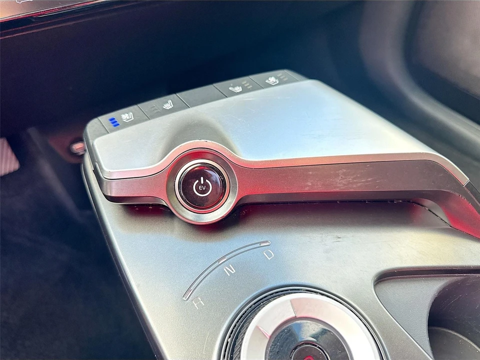 2023 Kia EV6 - Image 14 of 21