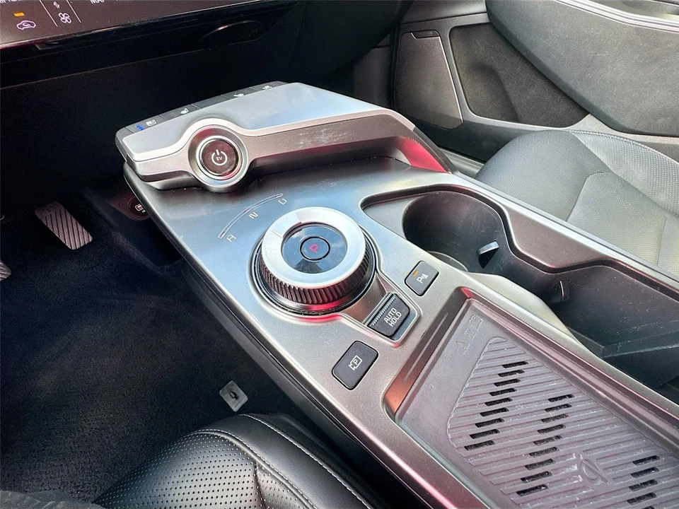 2023 Kia EV6 - Image 16 of 21