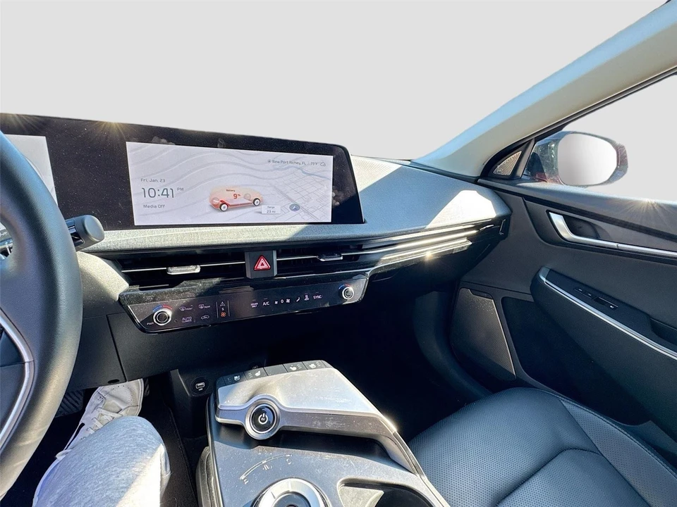 2023 Kia EV6 - Image 10 of 14
