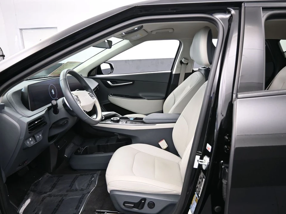 2023 Kia EV6 - Image 11 of 12