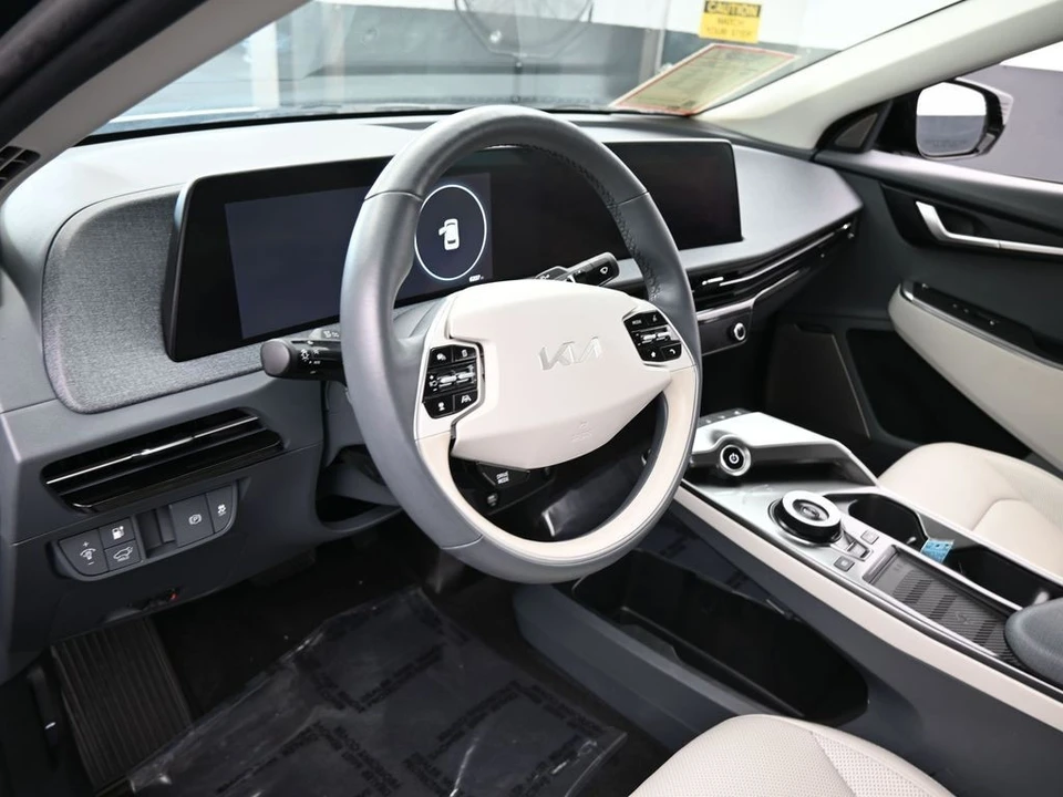 2023 Kia EV6 - Image 10 of 12