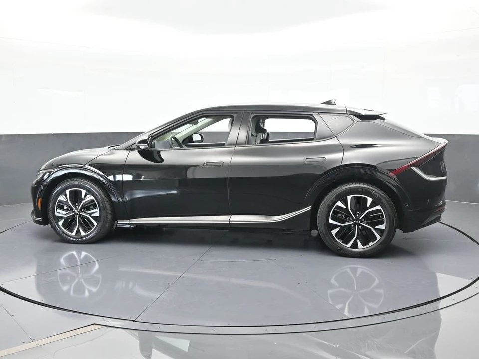 2023 Kia EV6 - Image 3 of 12