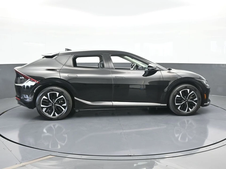2023 Kia EV6 - Image 7 of 12