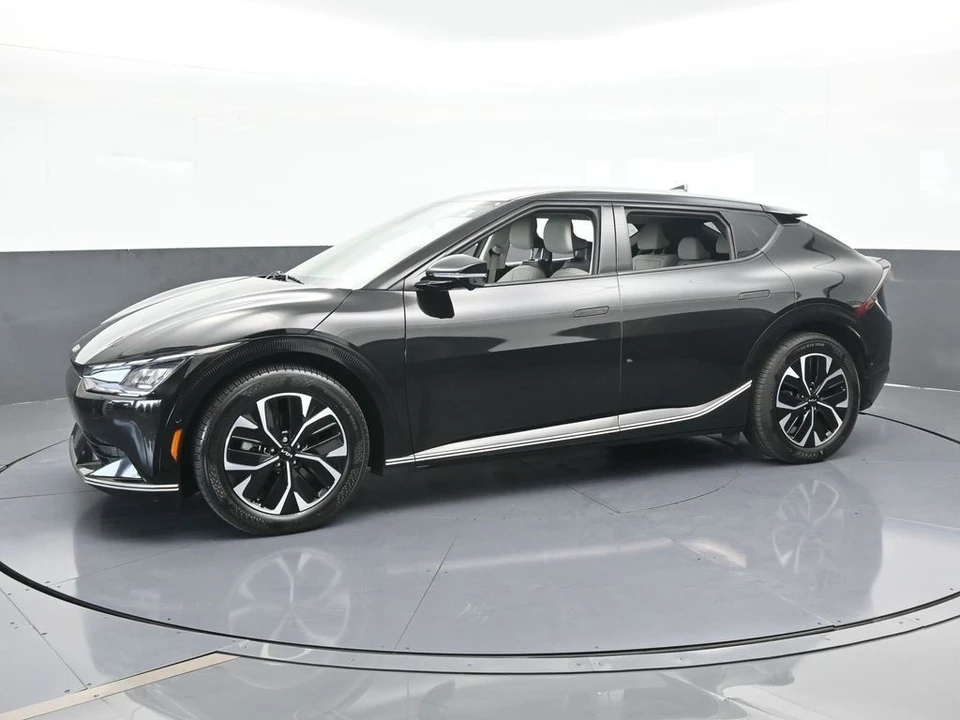 2023 Kia EV6 - Image 2 of 12