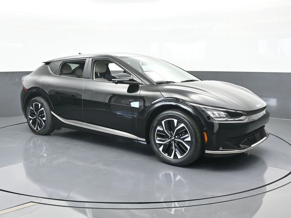 2023 Kia EV6 - Image 8 of 12