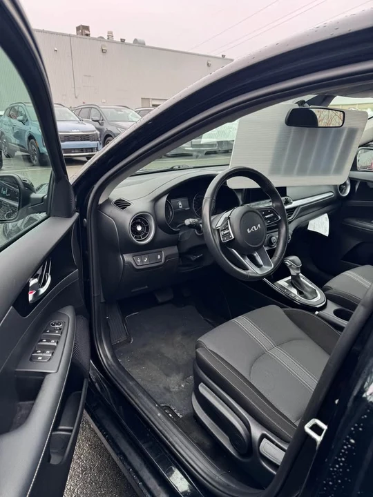 2023 Kia Forte - Image 2 of 7