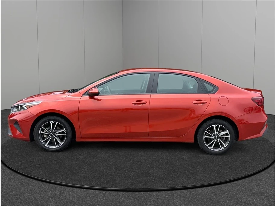 2023 Kia Forte - Image 5 of 21