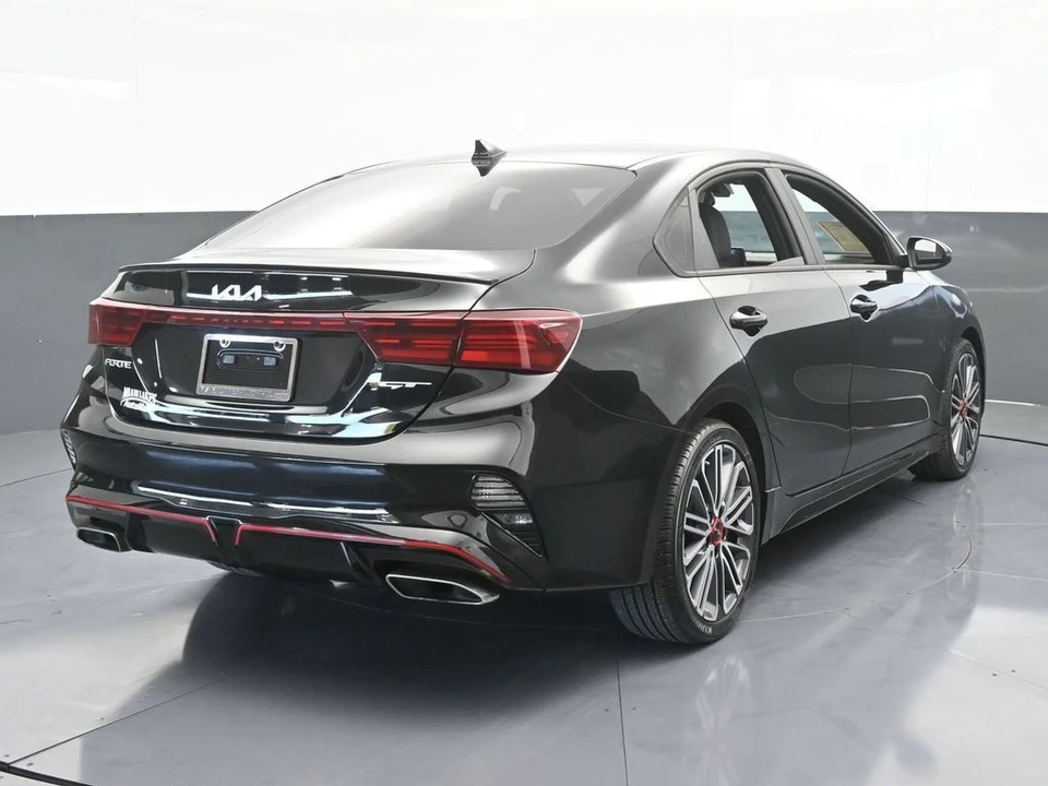 2023 Kia Forte - Image 5 of 12