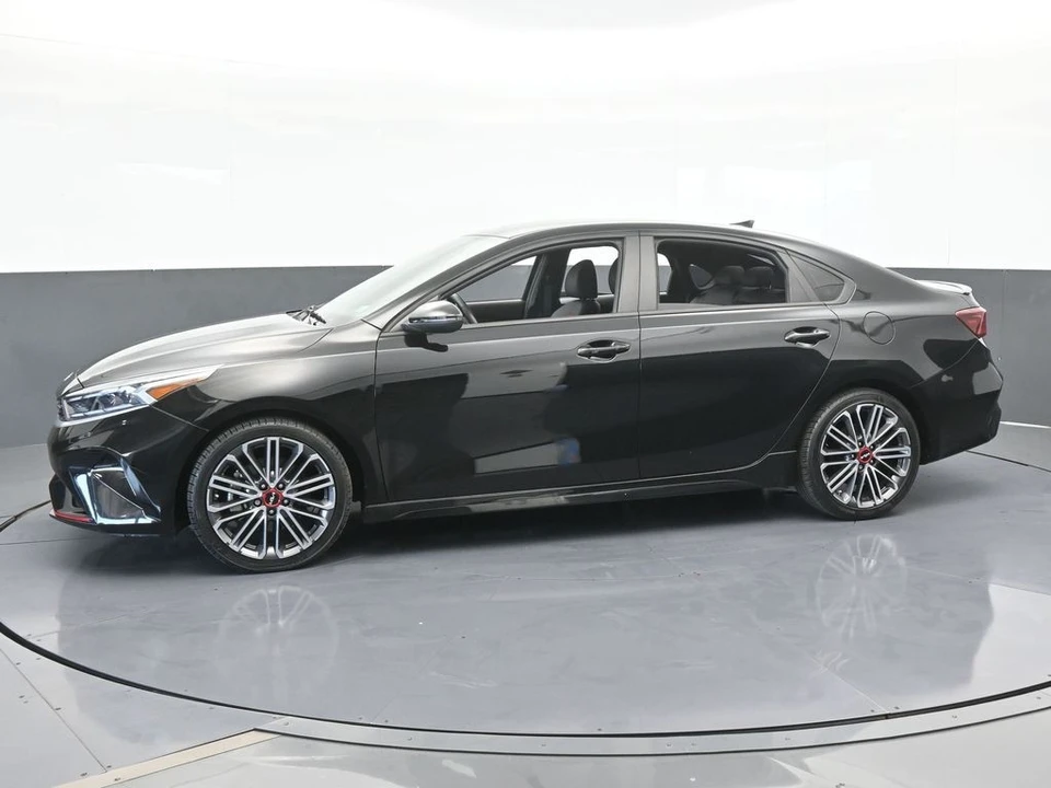 2023 Kia Forte - Image 2 of 12