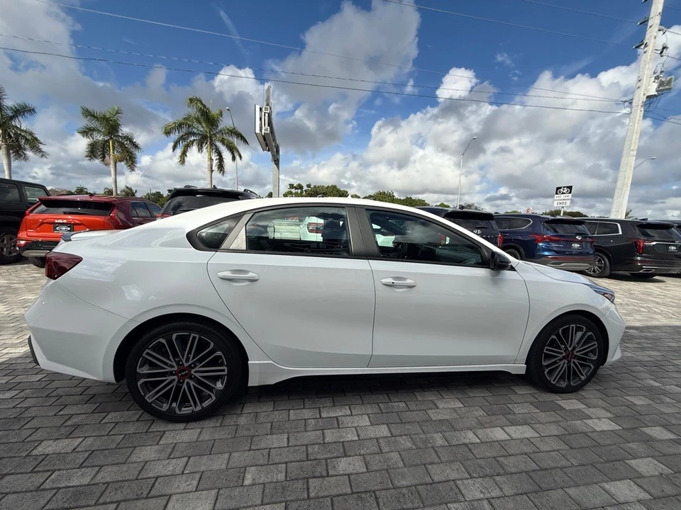 2023 Kia Forte - Image 9 of 21