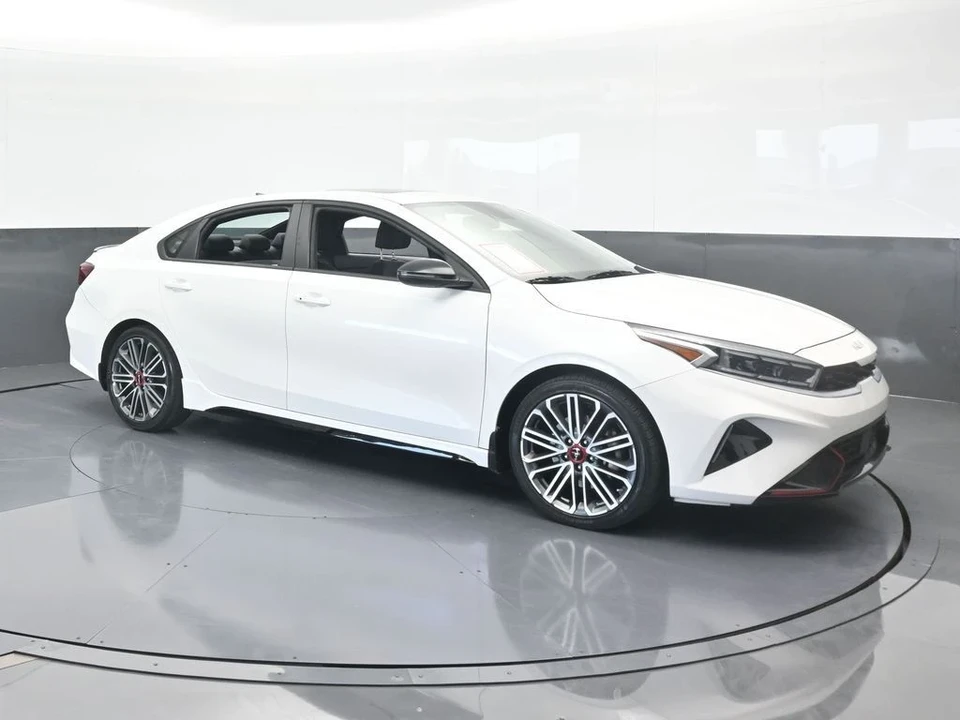 2023 Kia Forte - Image 8 of 12