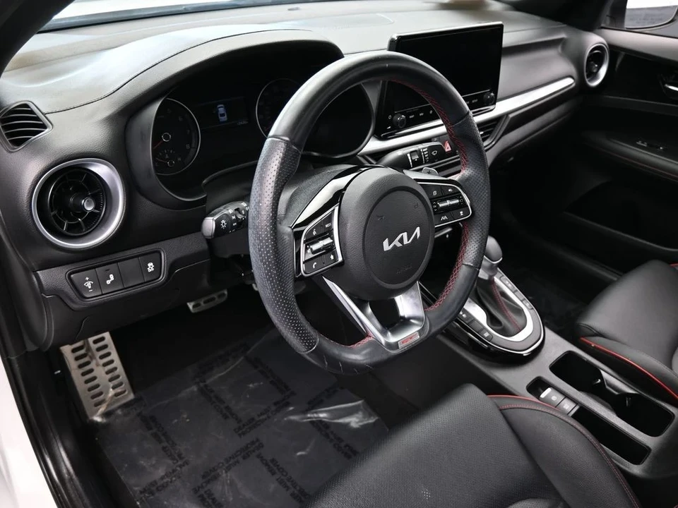 2023 Kia Forte - Image 10 of 12