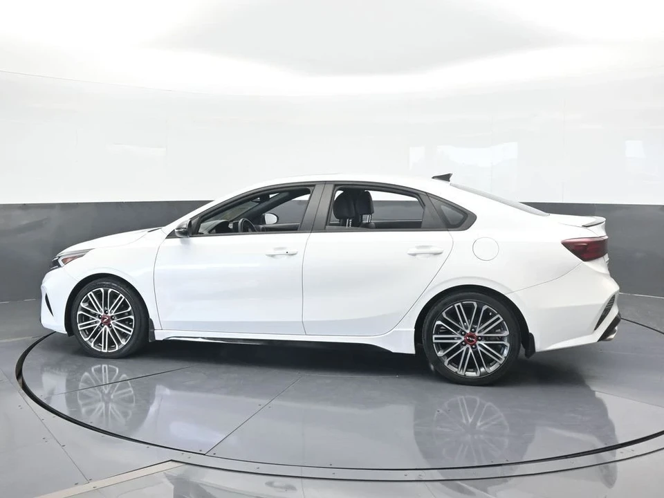 2023 Kia Forte - Image 3 of 12