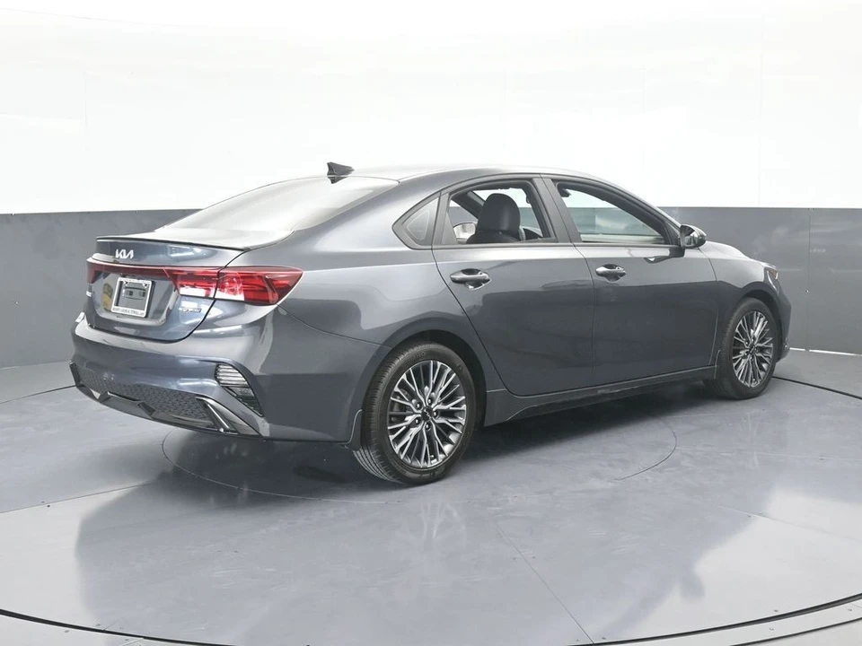 2023 Kia Forte - Image 6 of 12