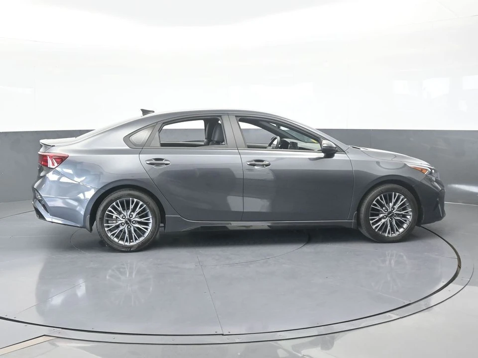 2023 Kia Forte - Image 7 of 12