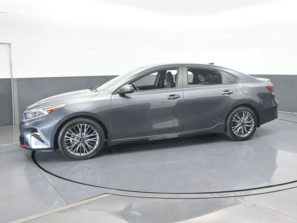 2023 Kia Forte - Image 2 of 12