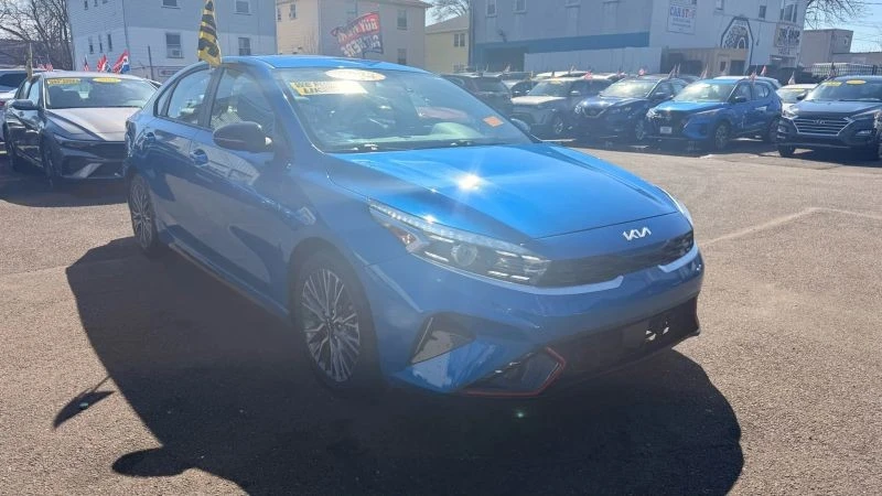 2023 Kia Forte - Image 2 of 12