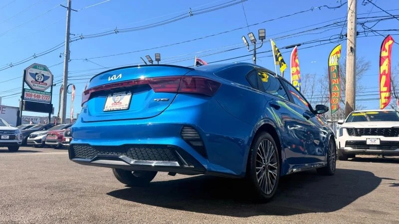 2023 Kia Forte - Image 9 of 12