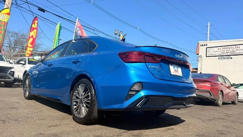 2023 Kia Forte - Image 8 of 12