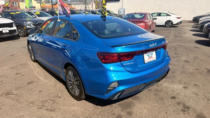 2023 Kia Forte - Image 5 of 12