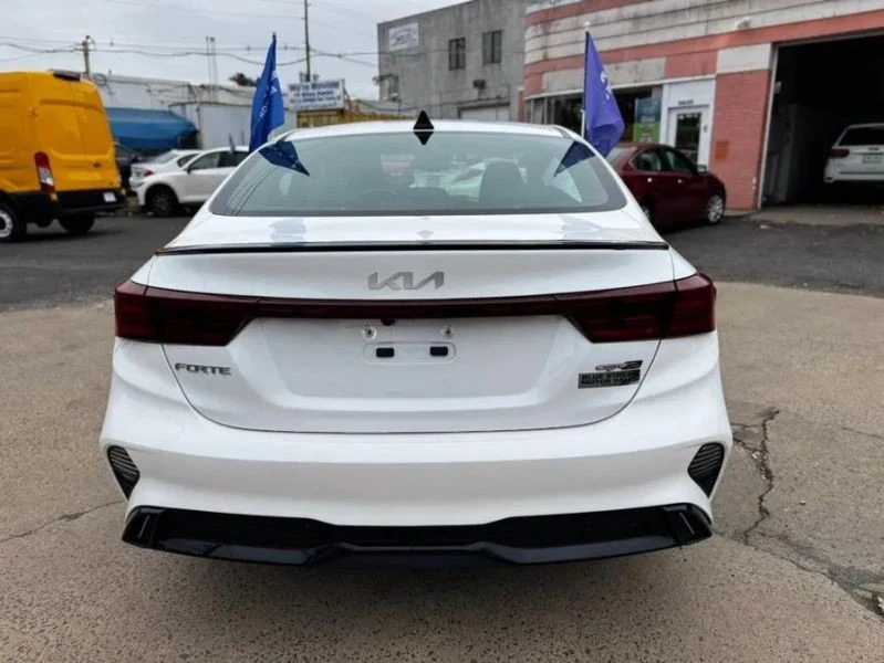 2023 Kia Forte - Image 9 of 12