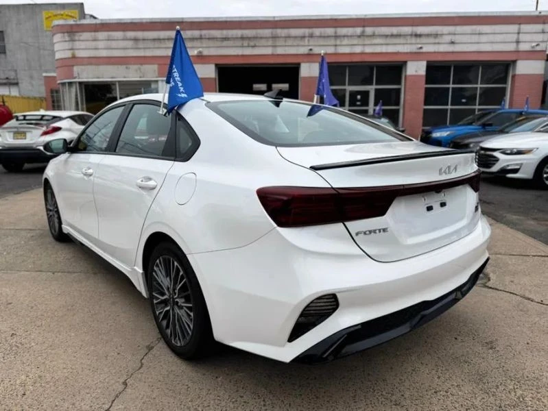 2023 Kia Forte - Image 8 of 12