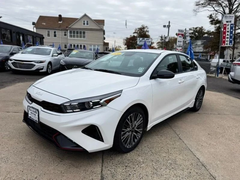 2023 Kia Forte - Image 5 of 12