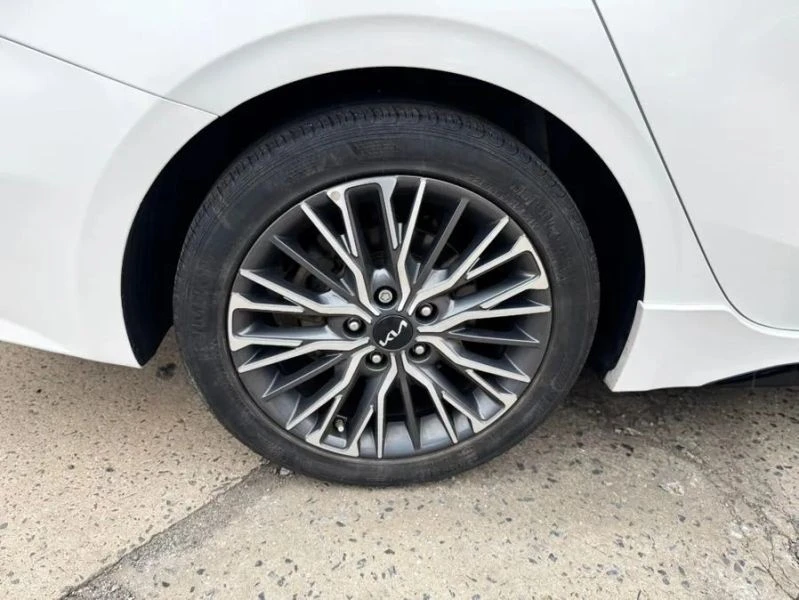2023 Kia Forte - Image 11 of 12