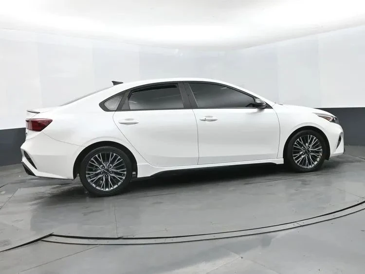2023 Kia Forte - Image 4 of 12