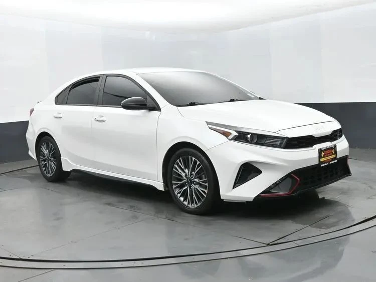 2023 Kia Forte - Image 2 of 12