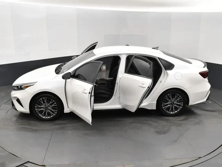 2023 Kia Forte - Image 7 of 12