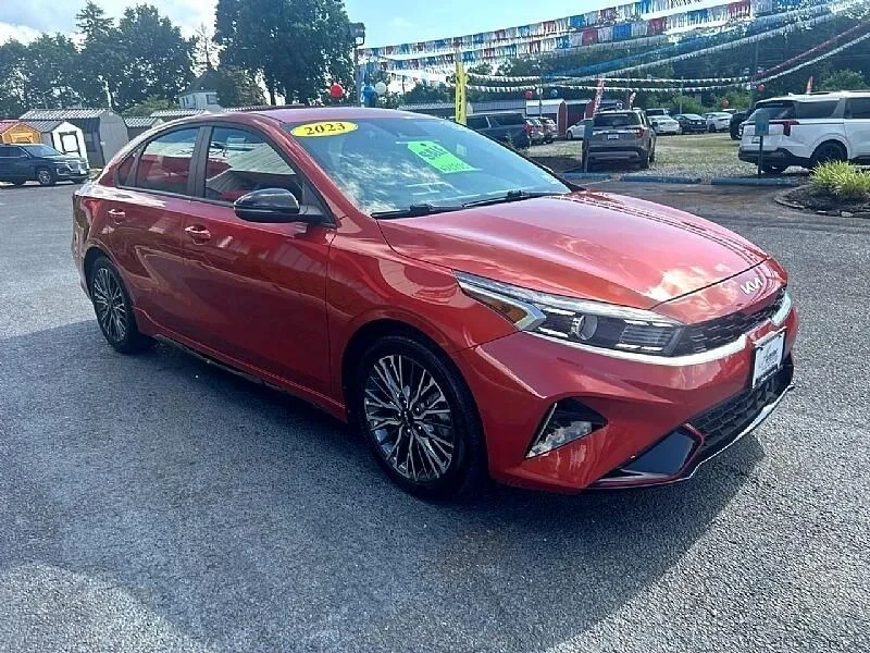2023 Kia Forte - Image 2 of 12