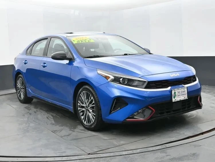 2023 Kia Forte - Image 2 of 12