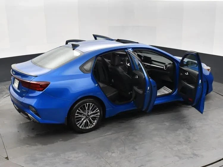 2023 Kia Forte - Image 6 of 12