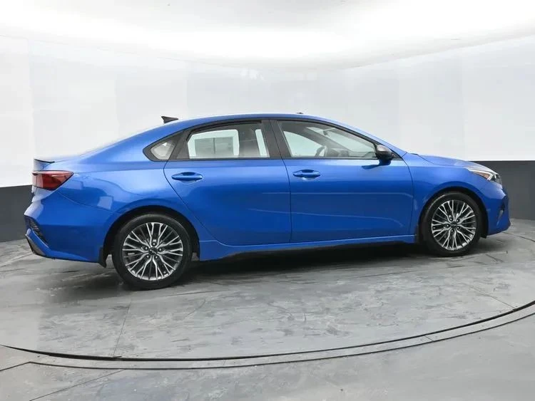 2023 Kia Forte - Image 4 of 12