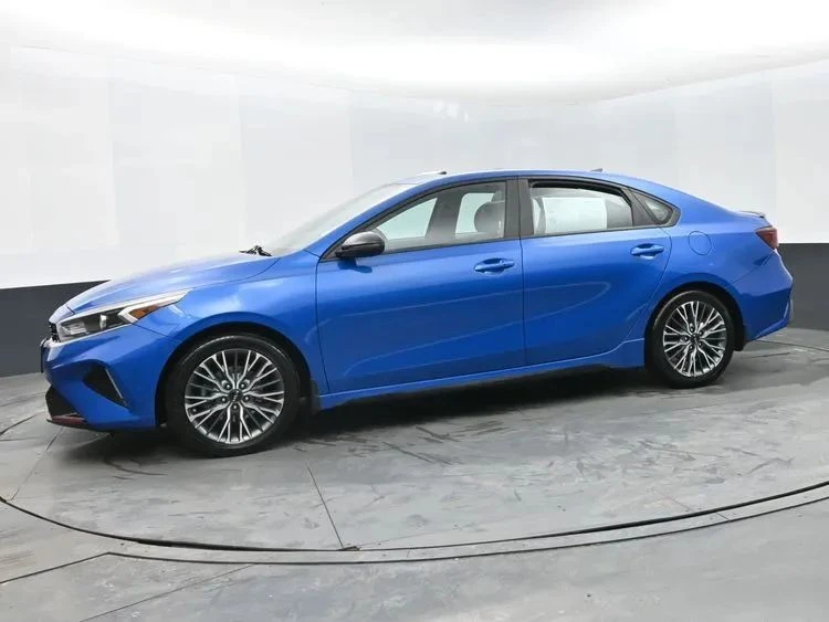2023 Kia Forte - Image 5 of 12