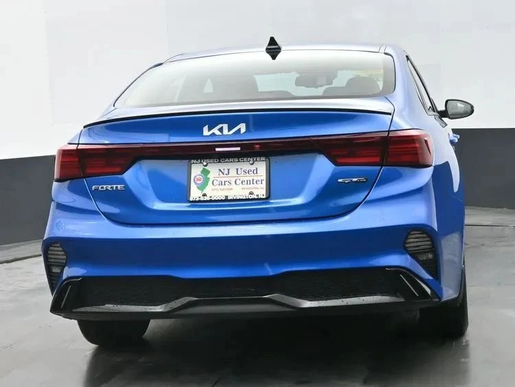 2023 Kia Forte - Image 8 of 12