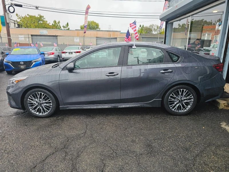 2023 Kia Forte - Image 2 of 12