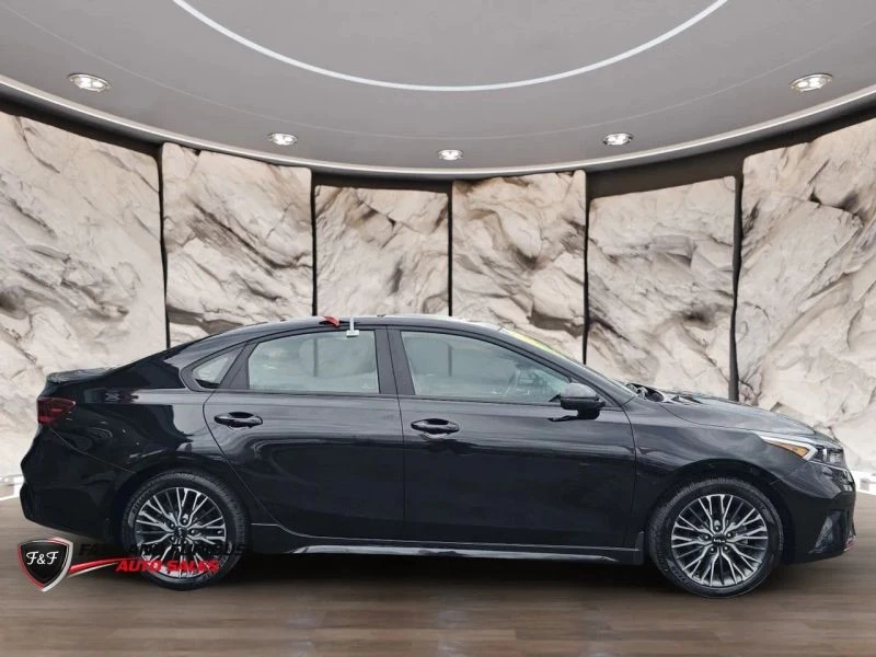2023 Kia Forte - Image 5 of 12