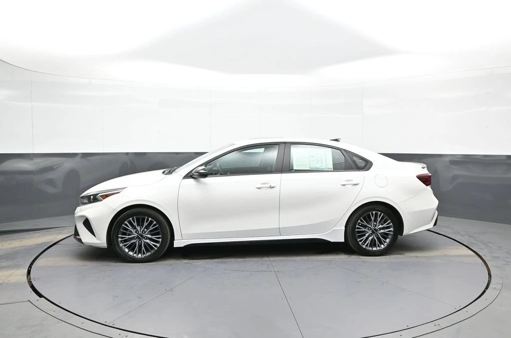 2023 Kia Forte - Image 9 of 12