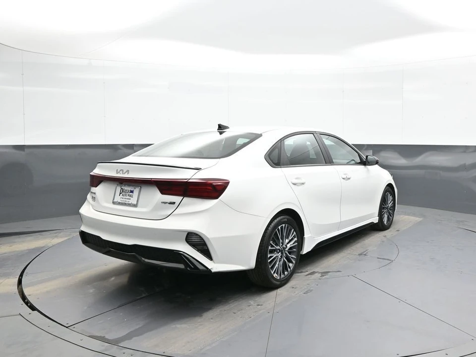2023 Kia Forte - Image 6 of 12