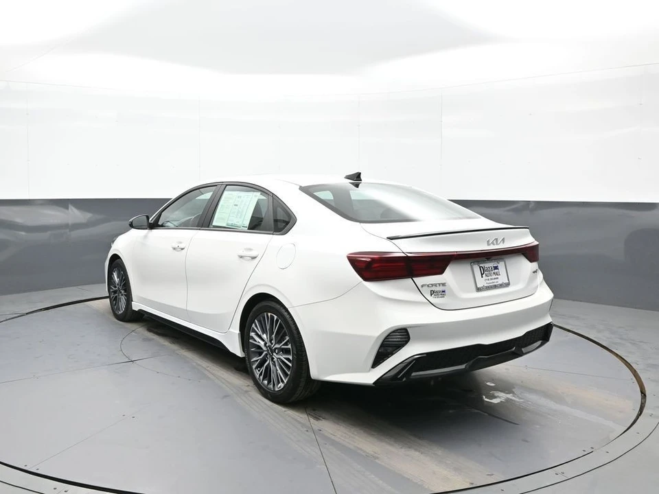 2023 Kia Forte - Image 8 of 12