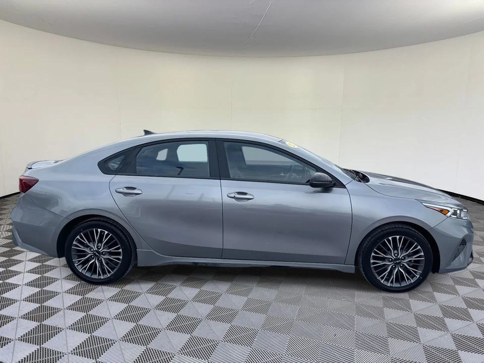 2023 Kia Forte - Image 2 of 21