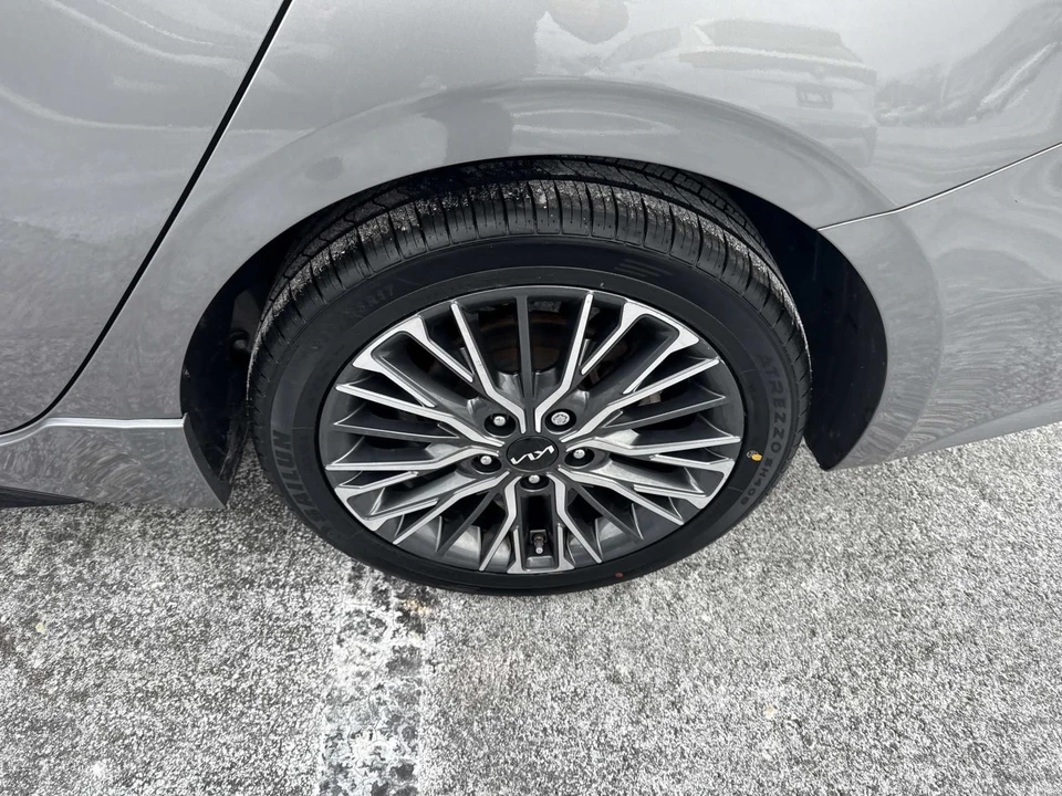 2023 Kia Forte - Image 14 of 21