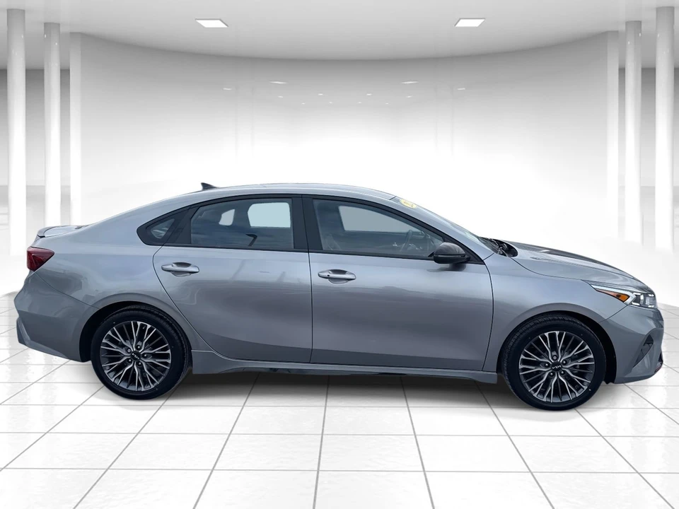2023 Kia Forte - Image 2 of 21