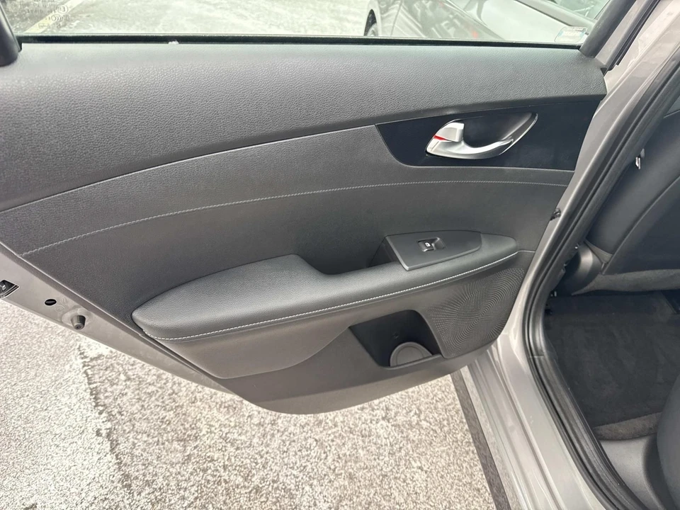 2023 Kia Forte - Image 17 of 21
