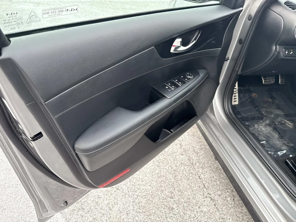2023 Kia Forte - Image 18 of 21