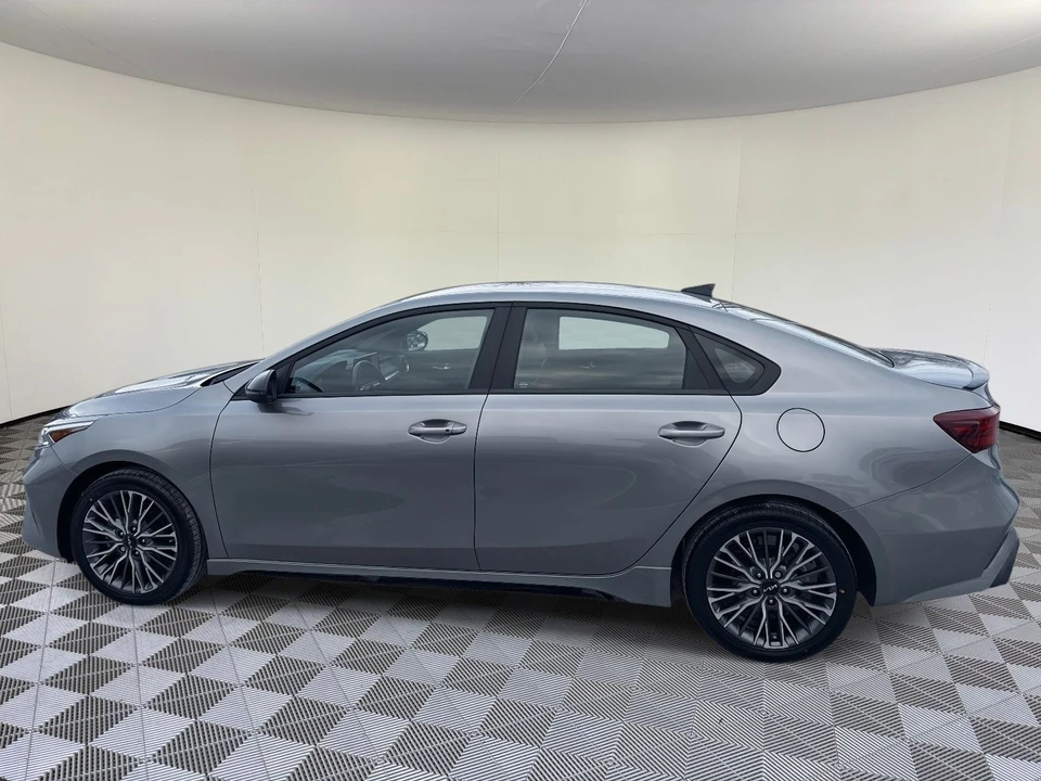 2023 Kia Forte - Image 9 of 21