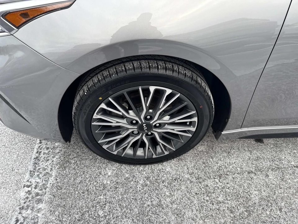 2023 Kia Forte - Image 13 of 21