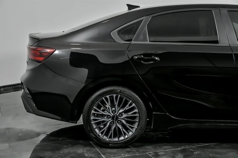2023 Kia Forte - Image 12 of 21